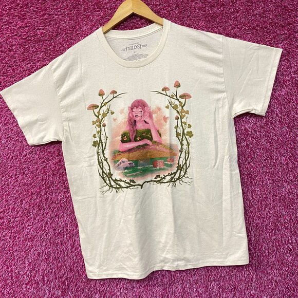 Melanie Martinez Trilogy Tour Beige Tshirt size Large - Picture 3 of 5